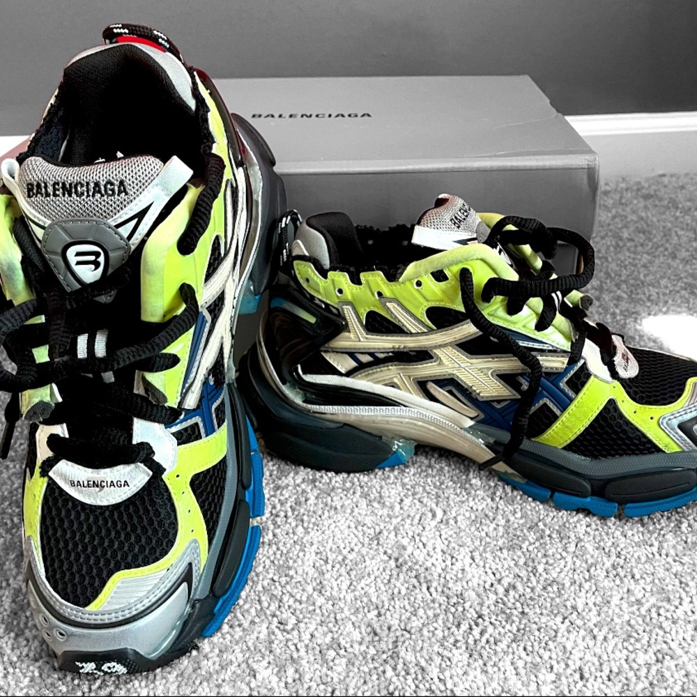 Balenciaga Runner Womens size 9 (NEVER WORN)